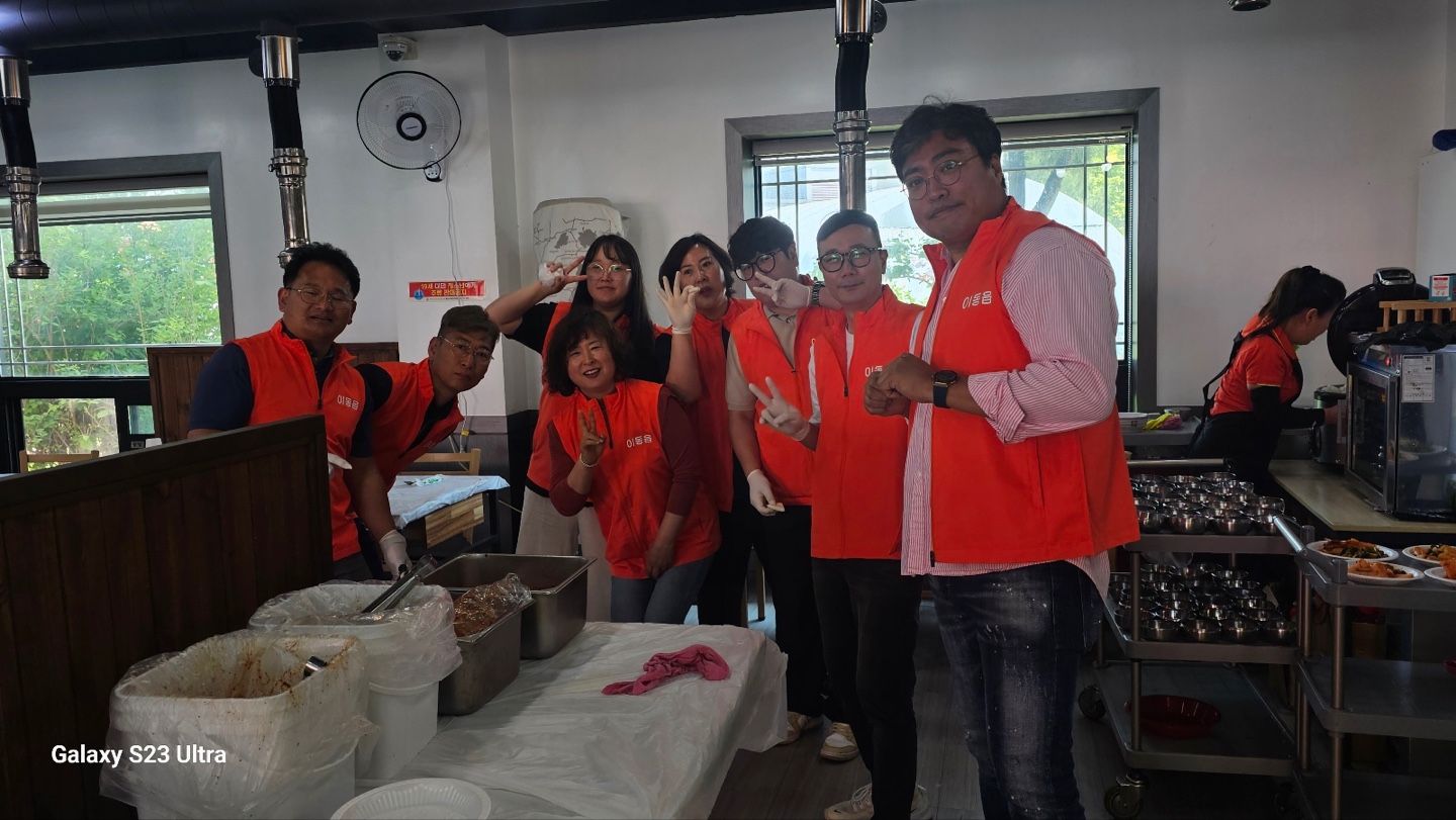 5월 이동읍 솔밭식당과 함께하는 효잔치 봉사