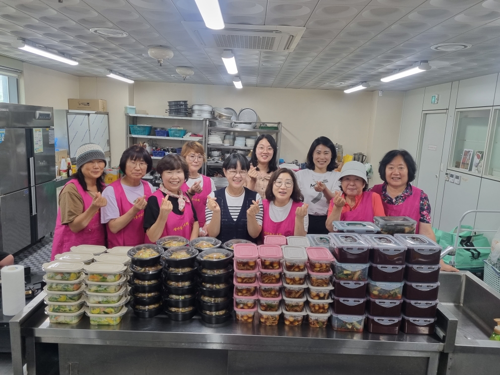 '폭염' 물러거라 ~~  새마을부녀회 여름김치, 밑반찬 후원 행사